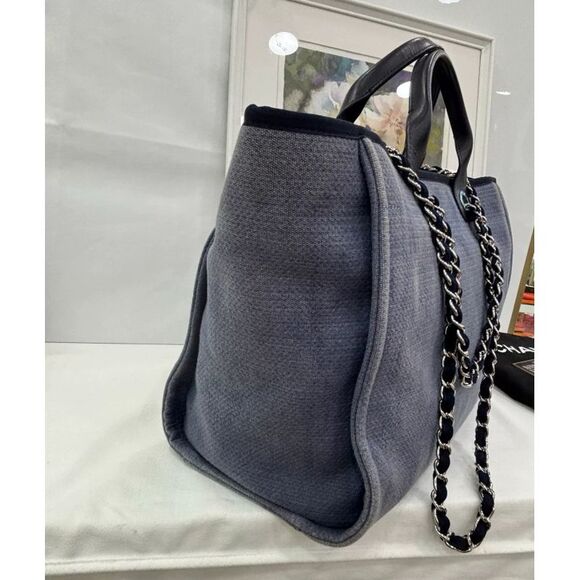 Chanel Women Pre-Loved Bag Very Good Condition - Picture 3 of 9